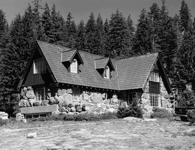 CRATER LAKE NPS SUPERINDENDENTS HOUSE